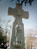 Православный Крест, исполненный великим русским скульптором А.В. Клыковым установлен в Севастополе.